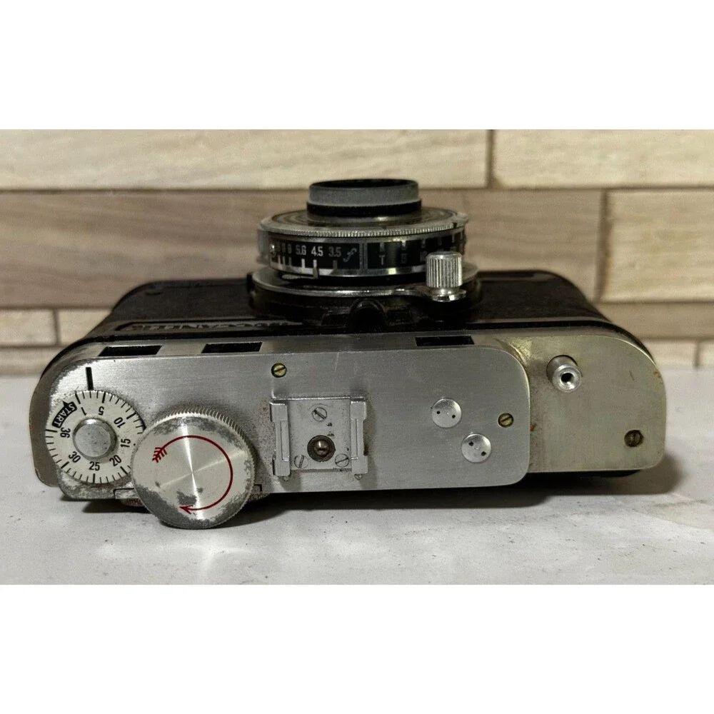 Universal Camera Company Buccaneer 35mm Film camera Untested
